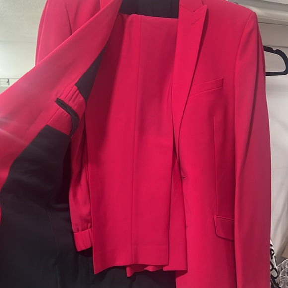 Express suit - Picture 2 of 4